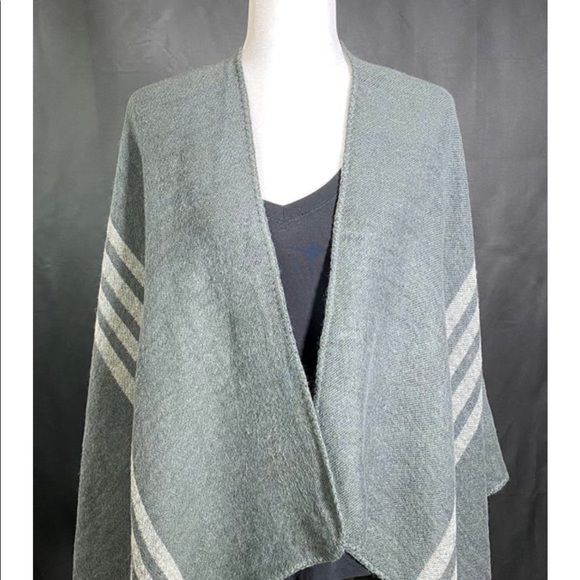 BB Dakota Shawl - Picture 2 of 5